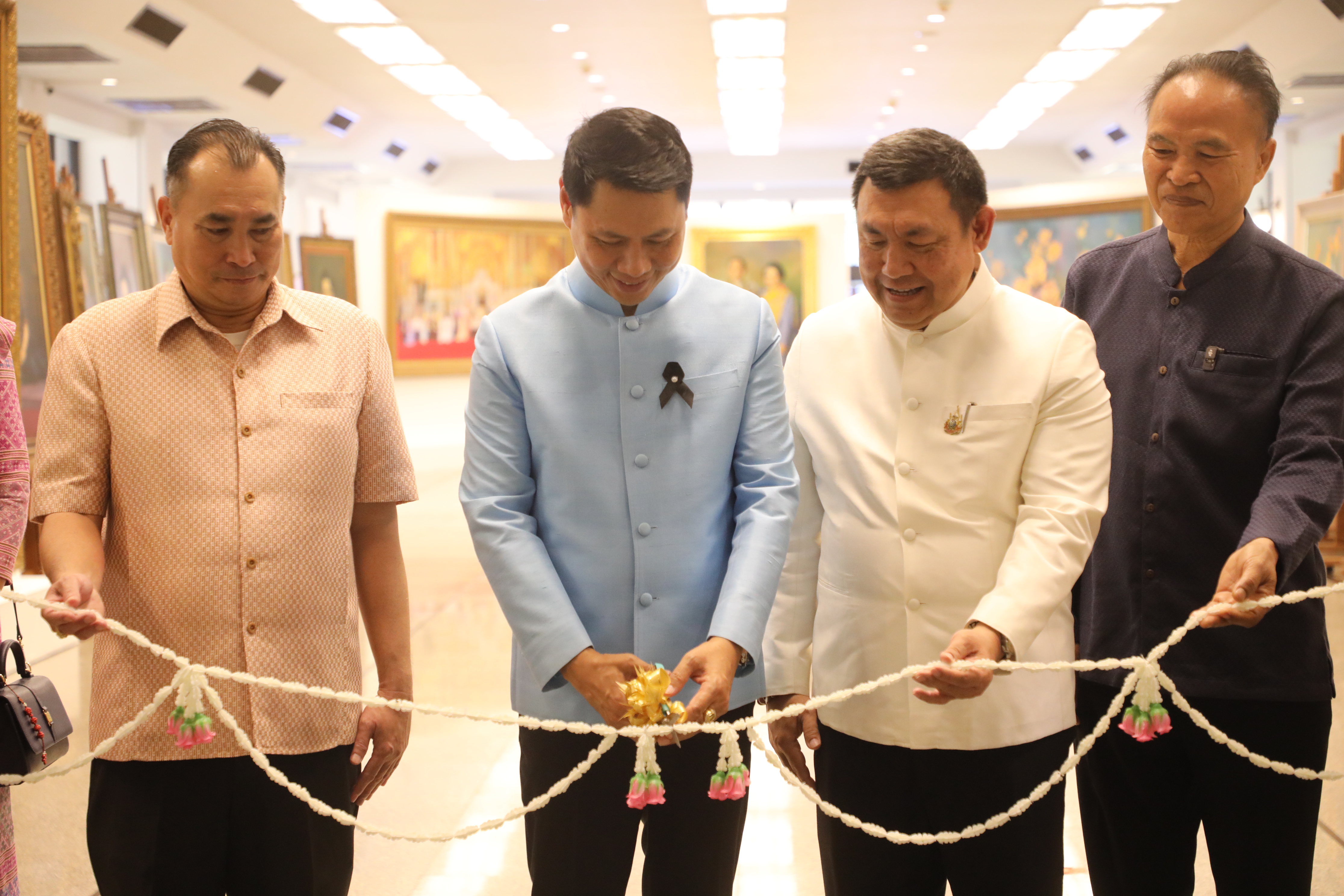 title - มากกว่าความรักระหว่างคู่ครอง คือความรักต่อปวงชน ส.ป.ก. จัดงาน “รักแห่งศิลป์ รักแห่งแผ่นดิน” พลังแห่งศิลปะที่เชื่อมโยงสถาบันและประชาชน